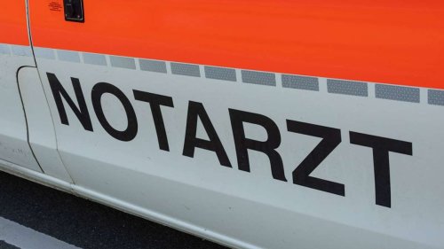 A5 in Hessen: Mann bei Reifenwechsel auf Autobahn von Sattelzug erfasst und getötet
