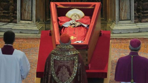 Newsblog zum Tod von Papst Franziskus: Großer Andrang: Gläubige nehmen Abschied von Franziskus