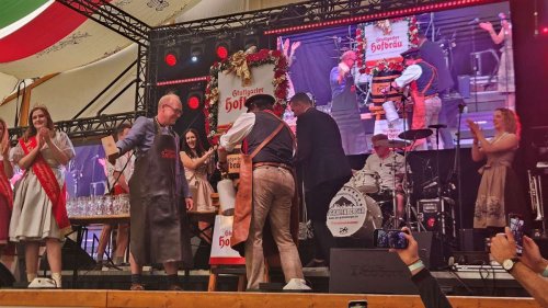 Stuttgarter Frühlingsfest: Wie viele Schläge? Hauptsache das Bier fließt