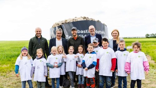 Ex-Formel-1-Weltmeister mit Mission: Warum Rennfahrer Sebastian Vettel in Beuren Samenbomben bastelt