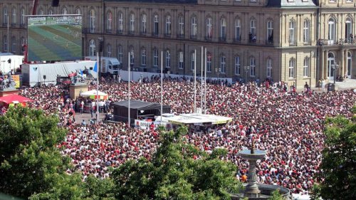 Public Viewing in Stuttgart: Gitter, Sperrungen, Einlasskontrollen – und bei 35 000 Fans ist Schluss