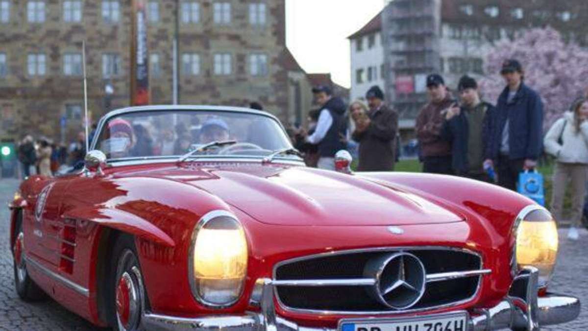 Lange Nacht der Museen in Stuttgart: Am 22. März im roten Jaguar E-Type durch die City cruisen