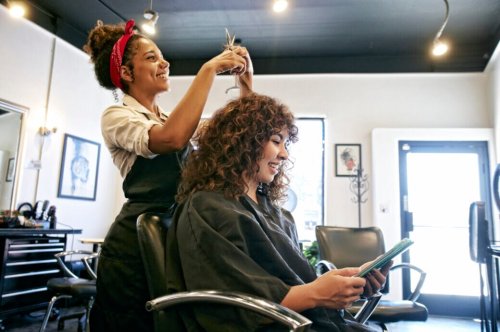 So teuer ist ein Frauen-Haarschnitt in Deutschland – 29 Städte im Vergleich