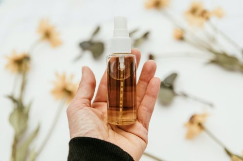Rissige Haut? Wie Calendula helfen kann