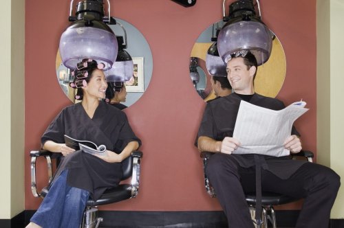 Warum zahlen Frauen beim Friseur mehr als Männer?