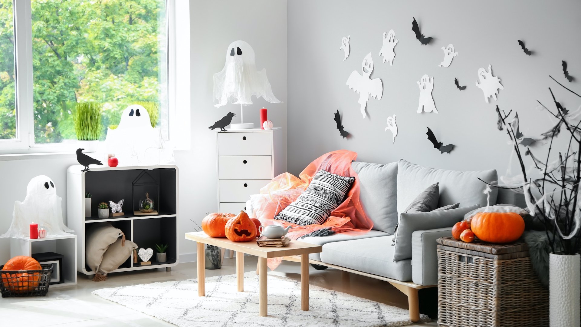 Just Some Boo-tiful Halloween Decor To Get You In The Spooky Spirit