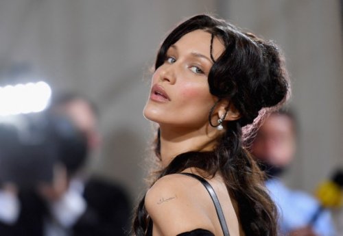 Bella Hadid’s See-Through Top & Ripped Jeans Are Weirdly Super Classy