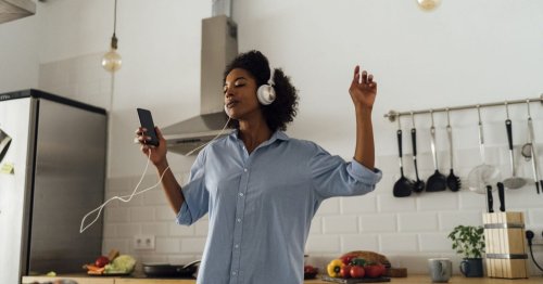 This is why you can’t stop listening to the same song on loop, according to a psychologist