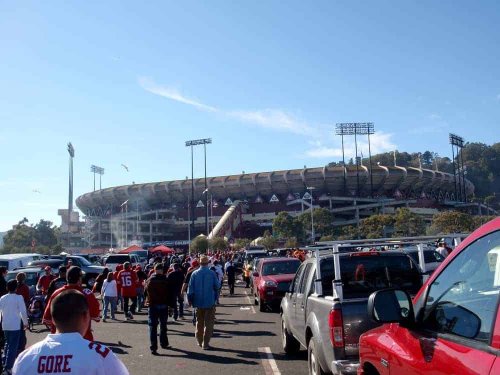 A Tailgating Essentials List for Fall Sports Fans