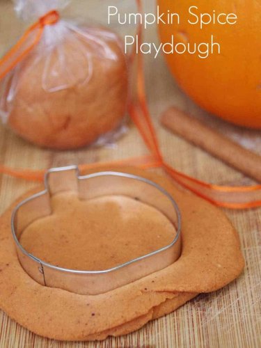 Make This Pumpkin Spice Playdough Recipe for the Littlest Trick or Treaters!