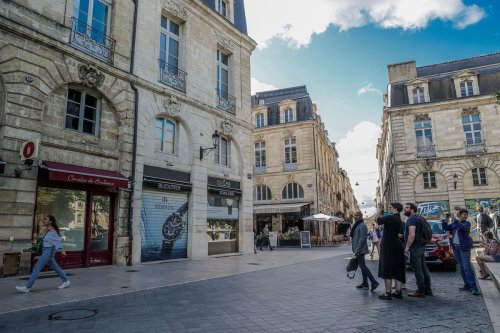 Bordeaux : au coin de la place Gambetta, le « choc » des évacuations d’immeubles