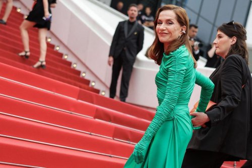 Cannes 2022 : Isabelle Huppert, Vincent Lacoste, Amanda Lear… Les images de la montée des marches