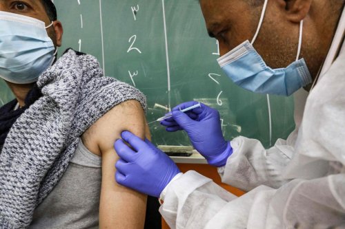 Covid-19 : Bombay et Bogota se reconfinent, l’Europe face aux affres de la vaccination
