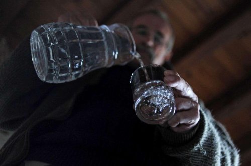 Bordeaux Métropole : Un demi-million d’euros pour des carafes d’eau, la polémique déborde