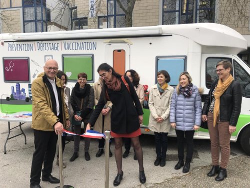 Charente-Maritime : un camion de santé roule à la rencontre des populations isolées ou précaires