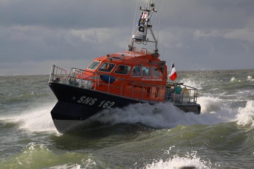 Charente-Maritime : les sauveteurs de la SNSM naviguent 100 nœuds pour porter secours, de nuit et par forte houle