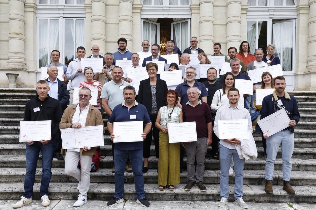 « C’est un coup de projecteur » : les Périgourdins médaillés du salon de l’agriculture reçus à la préfecture de Périgueux