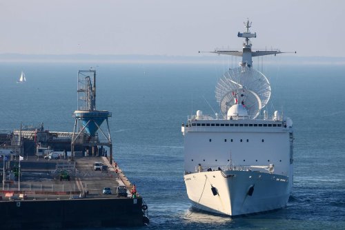 En images, l’escale à La Rochelle du « Monge », deuxième plus gros bâtiment de la Marine