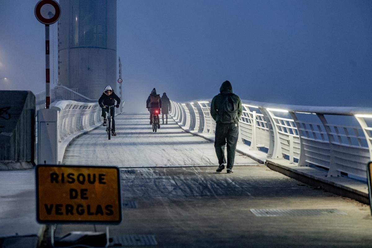 Mains gelées, tuyaux glacés, routes glissantes. « Ne surtout pas rester immobile » : 50 nuances de froid dans le Sud-Ouest