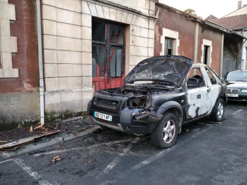Sainte-Foy-la-Grande : une voiture brûlée, plusieurs rétroviseurs cassés