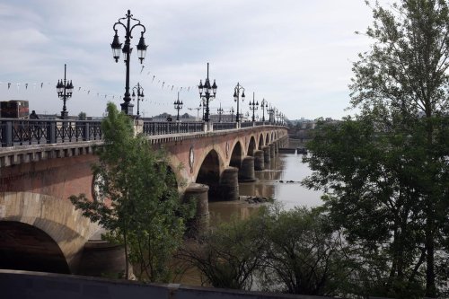 Bordeaux : le pont de pierre va être rénové