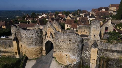 Tourisme : pour les Plus Beaux Villages de France, Domme déploie ses plus beaux atours