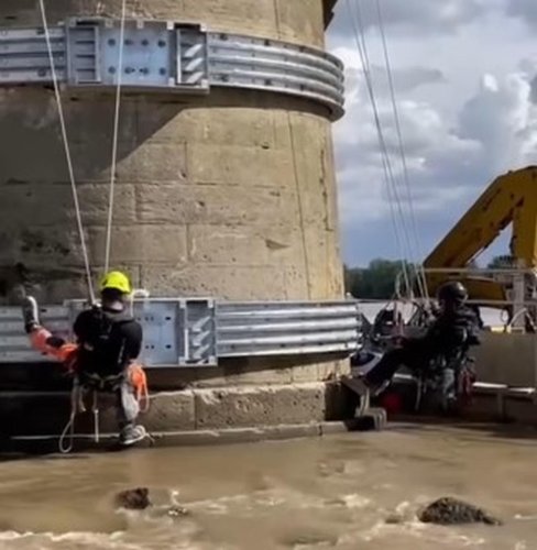 VIDEO. Travaux du pont de pierre à Bordeaux : les images spectaculaires du ceinturage des piles du pont