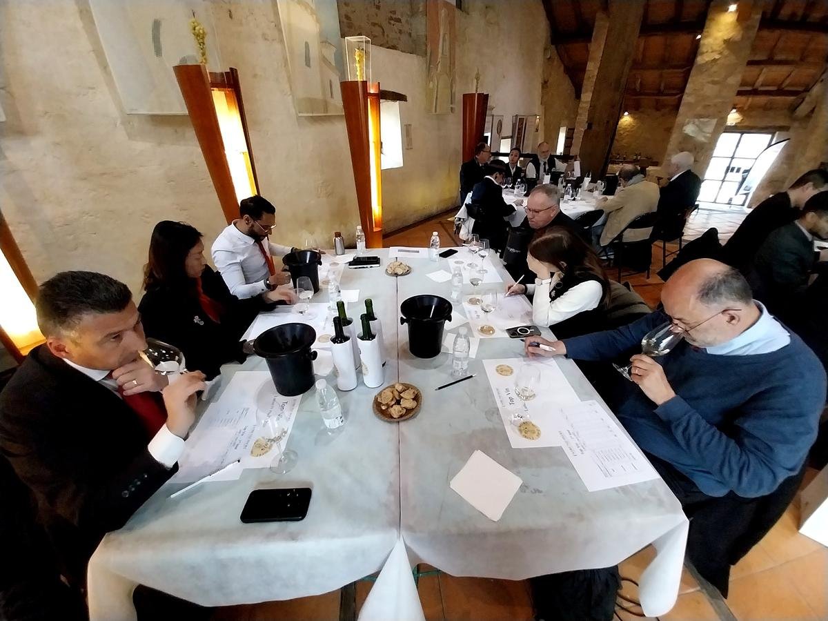Vins de Bordeaux : les entre-deux-mers élisent leurs meilleurs blancs et songent à un top rouge