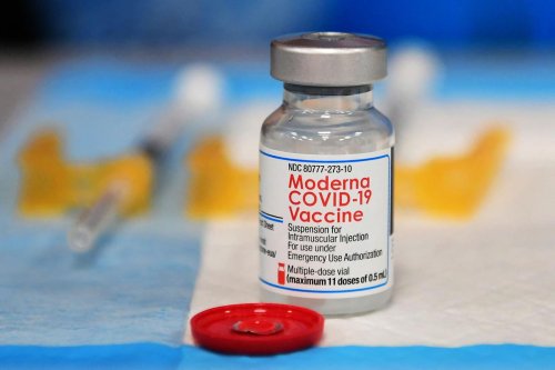 Covid-19 : une version du vaccin Moderna ciblant Omicron approuvée au Royaume-Uni