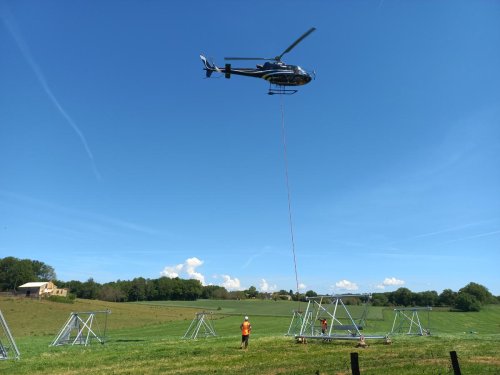 Vidéo. Chantier spectaculaire en Dordogne : un hélicoptère pour installer un pylône de téléphonie mobile