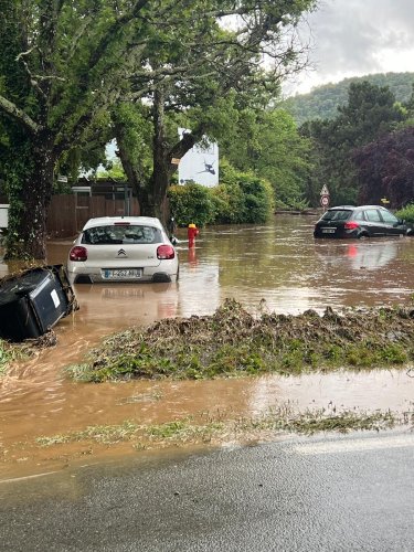 VIDEO. Intempéries dans le Var : un mort et deux personnes disparues après de violents orages