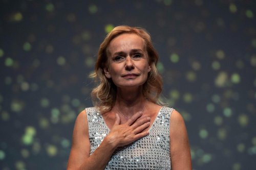 « Je m’attaque à une institution énorme » : Sandrine Bonnaire veut comprendre pourquoi sa mère est décédée
