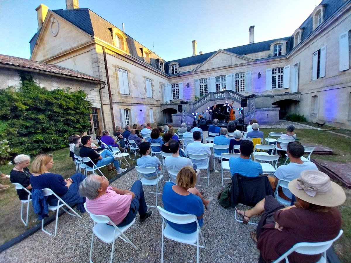 Nouveau festival de musique en Gironde : Jazz et Millésimes, note bleue sur verres de rouge