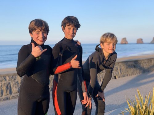 Hendaye : trois jeunes surfeurs sauvent une femme de la noyade