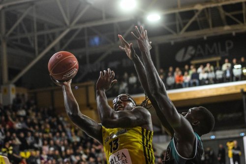 Le Stade Rochelais Basket a épuisé l’Élan Béarnais (84-68) et conforte sa place de leader