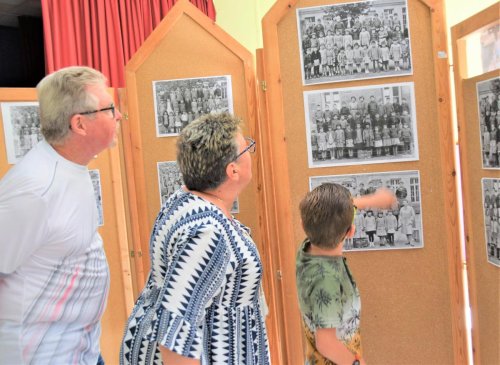 Saint-Pierre-d’Eyraud : les Pierrotins sont restés scotchés devant les photos de classe