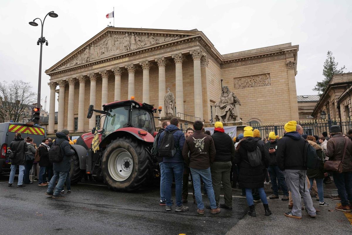 Agriculteurs : de la tour Eiffel à l’Assemblée, à Paris « pour le symbole »