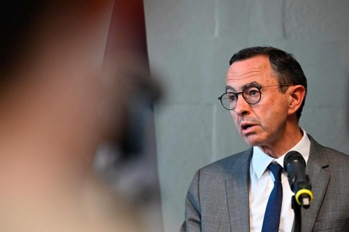 Pompier percuté lors d’un rodéo urbain : « Il a fait demi-tour et craché sur la victime », Bruno Retailleau dénonce un acte « abject »