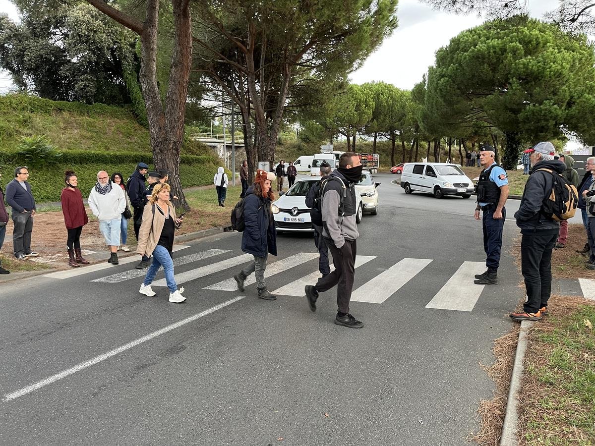 « Bloquons tout » en Gironde : une centaine de personnes ont perturbé la circulation à Langon