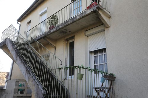 Chute mortelle en Dordogne : des vendeurs d’alarmes ont démarché les riverains du quartier où s‘est noué le drame