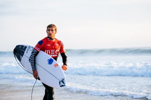 Surf : Jack Robinson, maux de ventre et opération