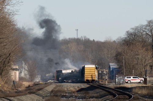 Vidéo. États-Unis : un train de produit chimique déraille et provoque un énorme incendie