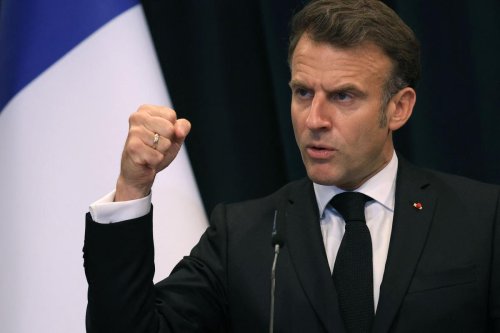 « L’engagement d’une armée ne se mesure pas à l’argent dépensé, mais aux noms gravés sur les monuments aux morts », insiste Macron