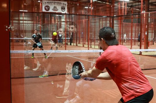 « C’est sympa de les voir dans un autre contexte » : les Girondins, les Boxers et l’UBB se défient sur les terrains de padel