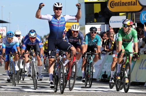 Tour de France : Jakobsen en plein “conte de fées” van Aert s’habille enfin de jaune