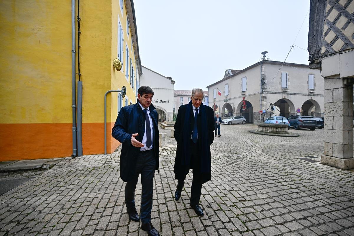 « Ce qui se joue, c’est une crise globale de notre identité collective » : Dominique de Villepin échange sur la ruralité avec les élus lot-et-garonnais