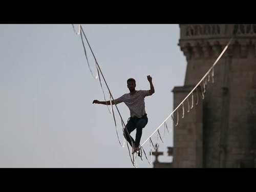 Vidéo. Le funambule a réussi son pari entre les tours de La Rochelle