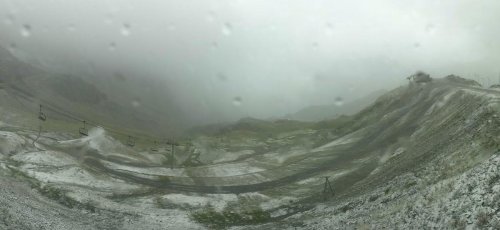 Pyrénées : trois jours après des températures caniculaires, il a neigé en haute altitude