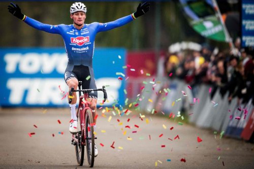 Cyclo-cross : Van der Poel impressionne à Anvers, Van Aert dans le coup