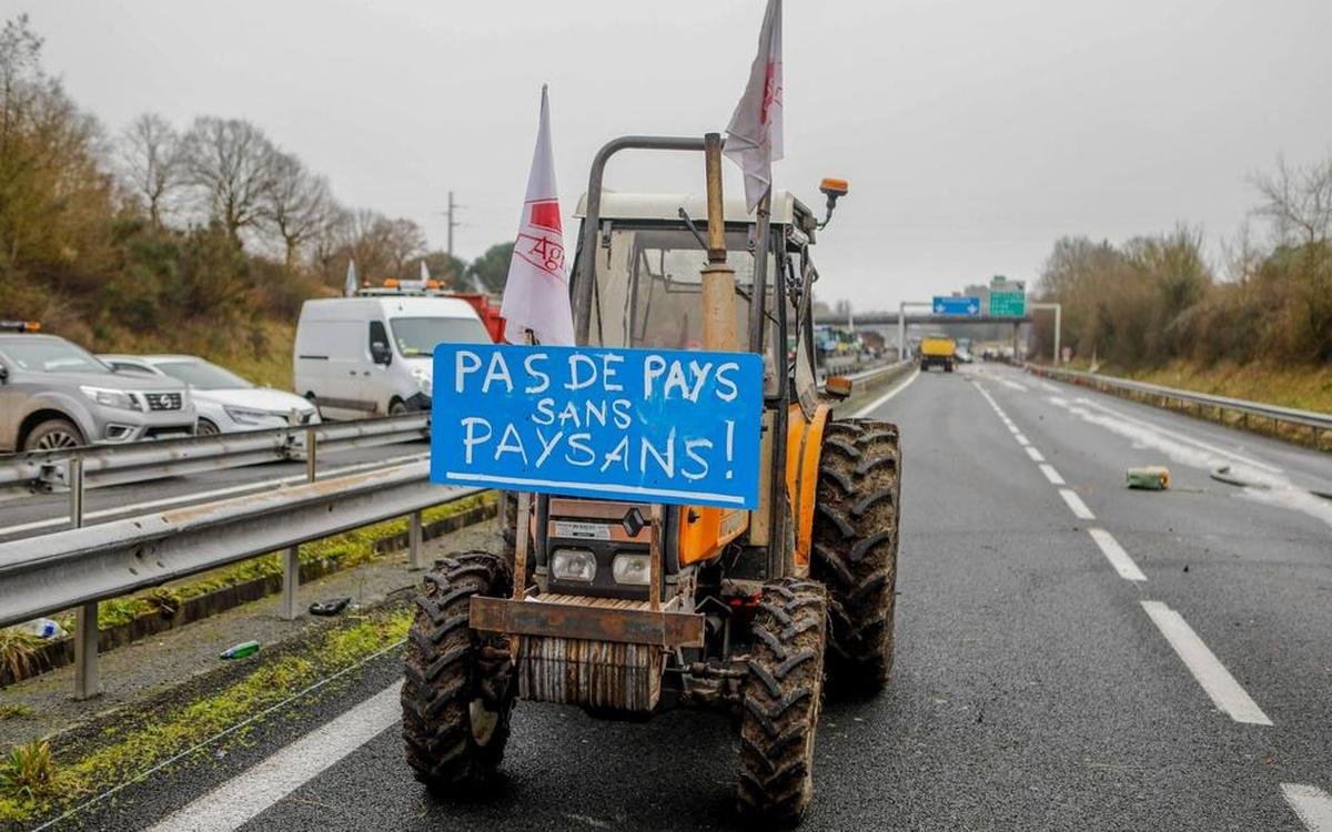Dermatose : la CR appelle à bloquer l’A64 à Bayonne et Lescar, l’État envisage de « recourir à la force publique »